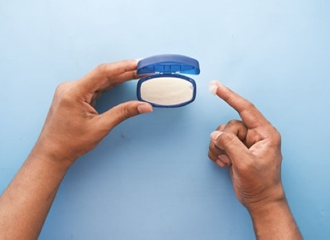 تصویر 1 از فروش وازلین سفید کننده دست با کیفیت ارزان + خرید عمده